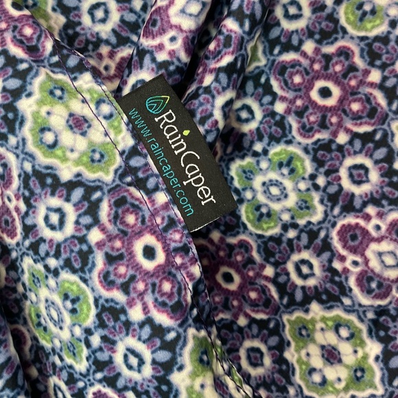 Reversible Rain Cape/Poncho - Picture 6 of 11